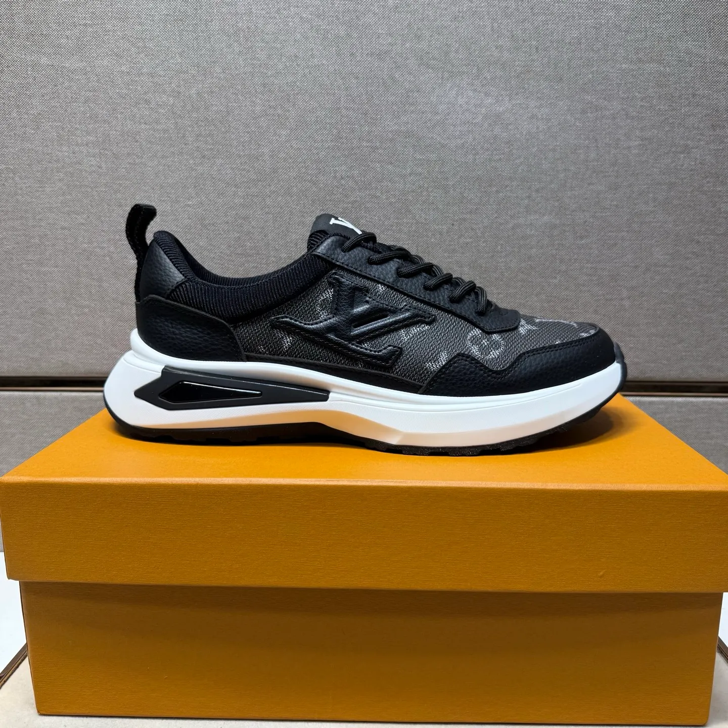 Men's men's shoes 💰pp462【LV～】men's casual shoes 2025z cabinet sales simultaneously 🔶Size: 38-44 #️⃣ 🔷3 colors🔜The upper is made of multi-material splicing➕Mesh lining, comfortable and breathable, sole: original comfortable and wear-resistant outsole, ⚠️real thing📱photographed🎬real thing is better📢📢📢